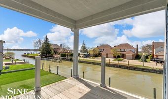 113 Roselawn St, Algonac, MI 48001