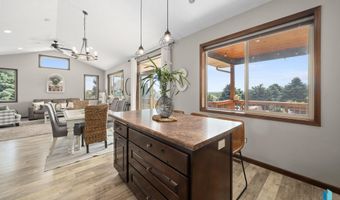 212 N Fairway Dr, Brandon, SD 57005