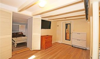 12 Draper Ave, Middletown, RI 02842