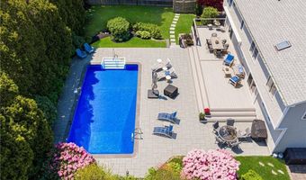 5 Maloney Ln, Middletown, RI 02842
