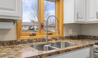 307 21st St NW, Austin, MN 55912