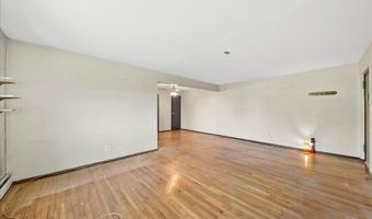 200 Merrick Rd Q, Amityville, NY 11701