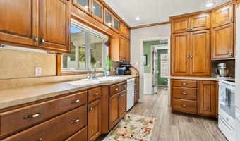 916 Midway Dr, Auburn, IN 46706