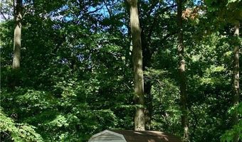 135 Ridgeland Dr, Amherst, OH 44001