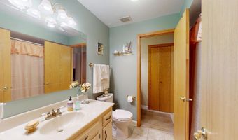 1608 E Crabtree Dr, Arlington Heights, IL 60004