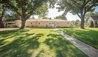 111 Moyne Dr, Abilene, KS 67410