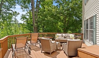 215 Beaumont Trl, Aurora, OH 44202