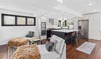 401 River Ln, Anoka, MN 55303