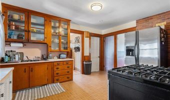 32 Union St, East Greenwich, RI 02818