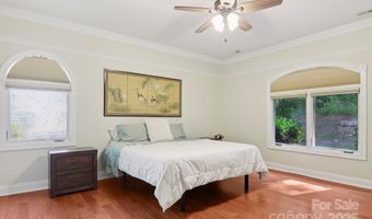 26 Ocaso Dr, Asheville, NC 28806