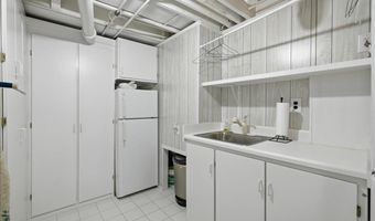 8906 TRANSUE Dr, Bethesda, MD 20817