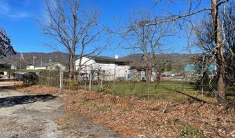 1130 Main Street / Oak, Andrews, NC 28901