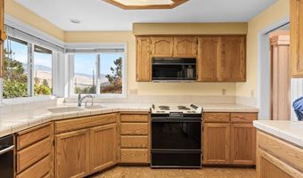 912 Cypress Point Loop, Ashland, OR 97520