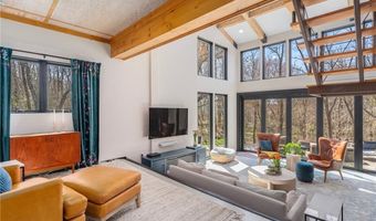 85 Gondola Ave, Jamestown, RI 02835