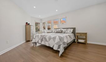 7 Silversmith Dr, Danbury, CT 06811