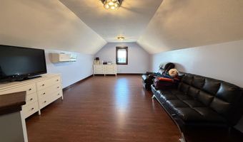 1524 Beechwood Dr, Aurora, NE 68818