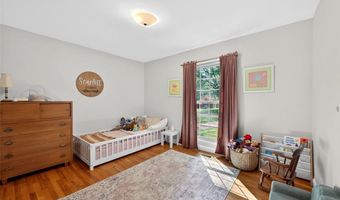 404 Oakmont Cir, Ballwin, MO 63011