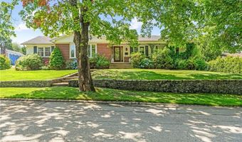94 Greening Ln, Cranston, RI 02920