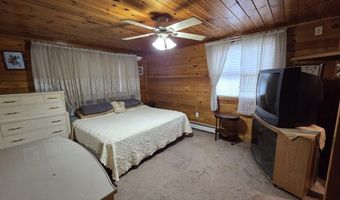 54 Slocum St, Acushnet, MA 02743