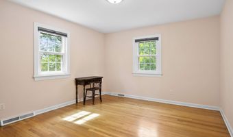 17 Schuyler Hills Rd, Albany, NY 12211