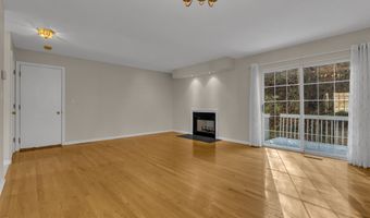 20 Lakeview Dr 20, Branford, CT 06405