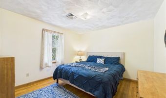 13 Deangelis Dr, Narragansett, RI 02882