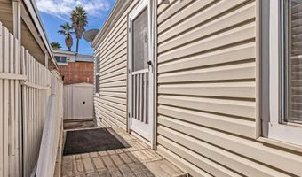 30 Hummingbird Ln, Oceanside, CA 92057