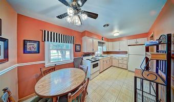 109 S Dubuque St, Anamosa, IA 52205