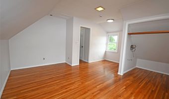 57 Netherwood Dr, Albertson, NY 11507