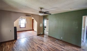 2020 Country Club Dr, Alton, IL 62002