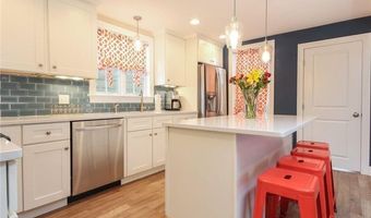 13 Lucas Ave, Newport, RI 02840