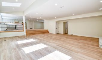 19121 Brewster Rd, Aurora, OH 44202