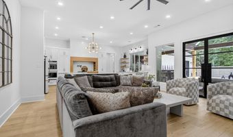810 Caddo Dr, Benton, AR 72019