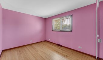 2042 W Spring Ridge Dr, Arlington Heights, IL 60004