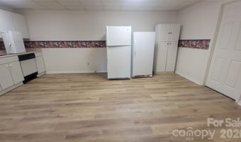 126 Hillcrest Dr, Barnardsville, NC 28709