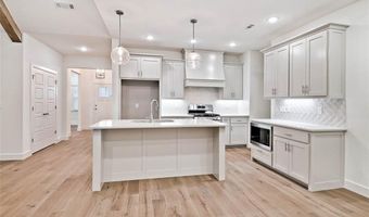 8 Plymouth Cir, Bella Vista, AR 72715