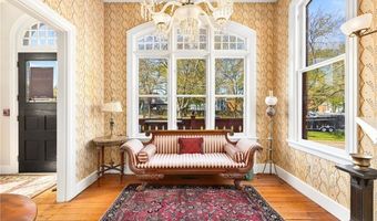 3 Memorial Blvd, Newport, RI 02840