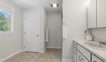5 Aurora Dr, Cumberland, RI 02864