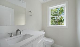 661 Main St, Acushnet, MA 02743