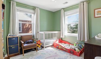 2147 S OAKLAND St, Arlington, VA 22204