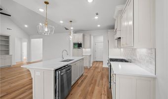 32 S Cheshnut Dr, Bella Vista, AR 72714