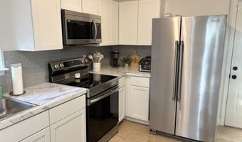 6826 Earlswood Dr, Indianapolis, IN 46217