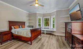 611 E 37th St, Charlotte, NC 28205