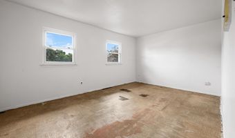 20 Sunshine Ln, Amityville, NY 11701
