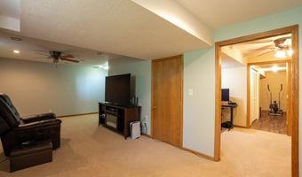 1211 10th Ave SE, Altoona, IA 50009