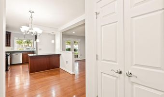 4089 S FOUR MILE RUN Dr 201, Arlington, VA 22204