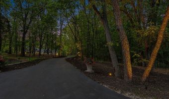 547 Roundtree Dr NE, Ada, MI 49301