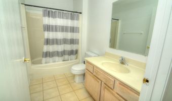 881 N Swift Rd 105, Addison, IL 60101
