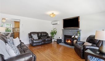 72 Fairweather Ave, Cranston, RI 02910