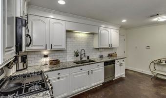 128 W Pinebrook Dr, Brandon, MS 39047